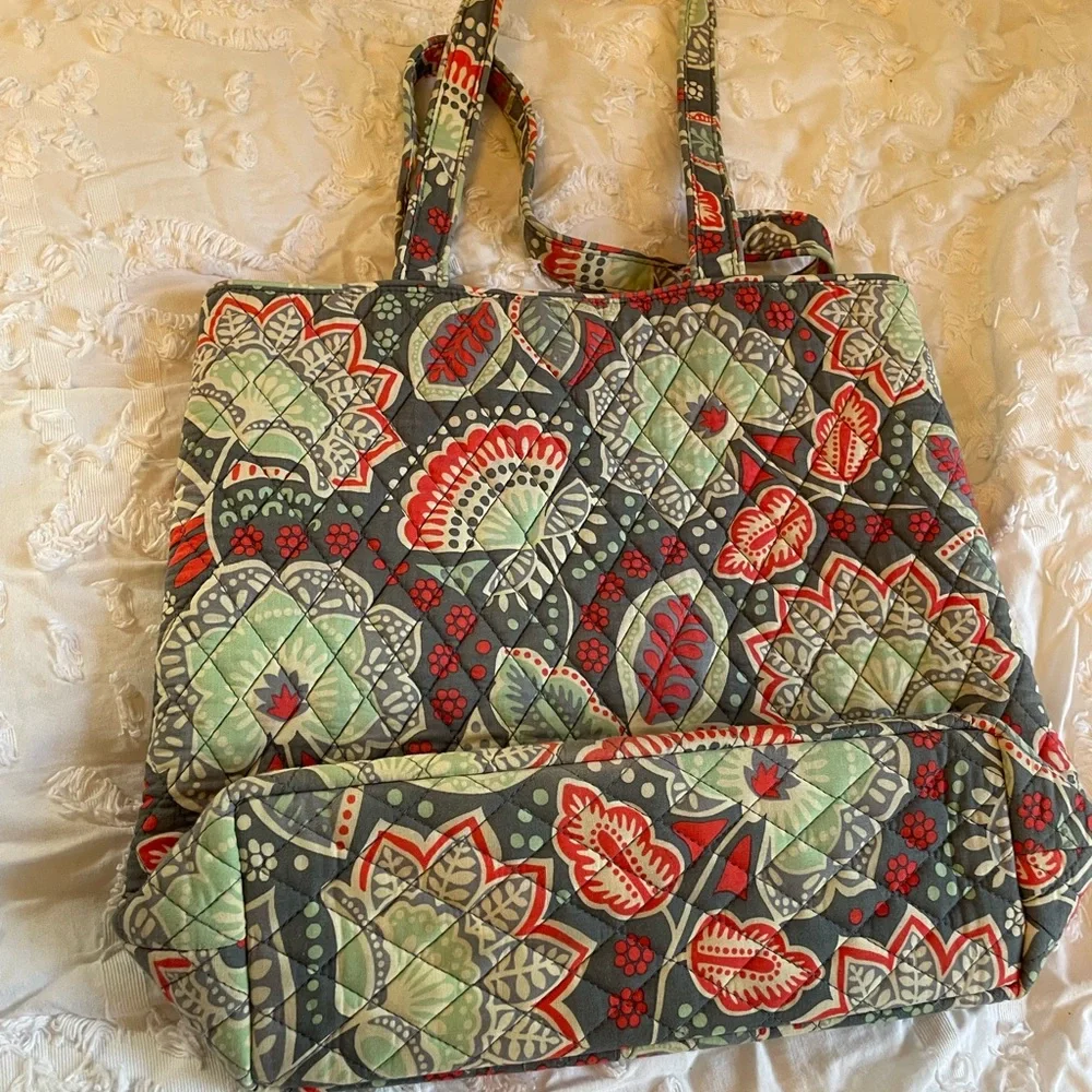 Vera Bradley bag Great Condition - Picture 6 of 8
